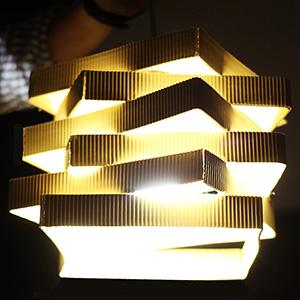 โคมไฟสลับมุม